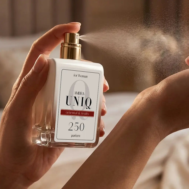 Perfumy Ambra UNIQ 250, ujęcie stylizowane