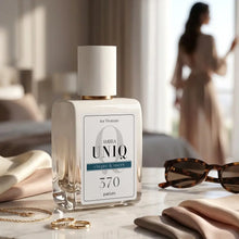 
                    
                      Perfumy Ambra UNIQ 370, ujęcie stylizowane
                    
                  