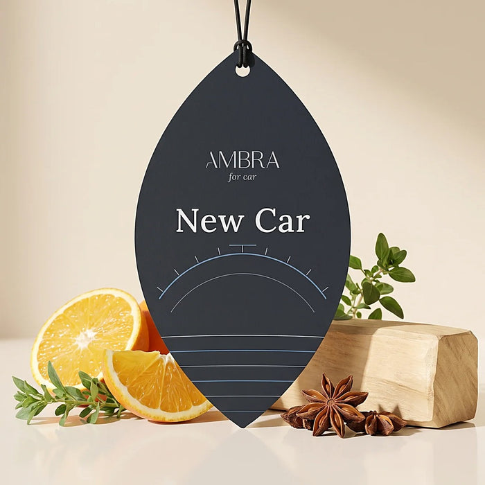 Zawieszka zapachowa do samochodu Ambra New Car – przód z autorskim motywem graficznym