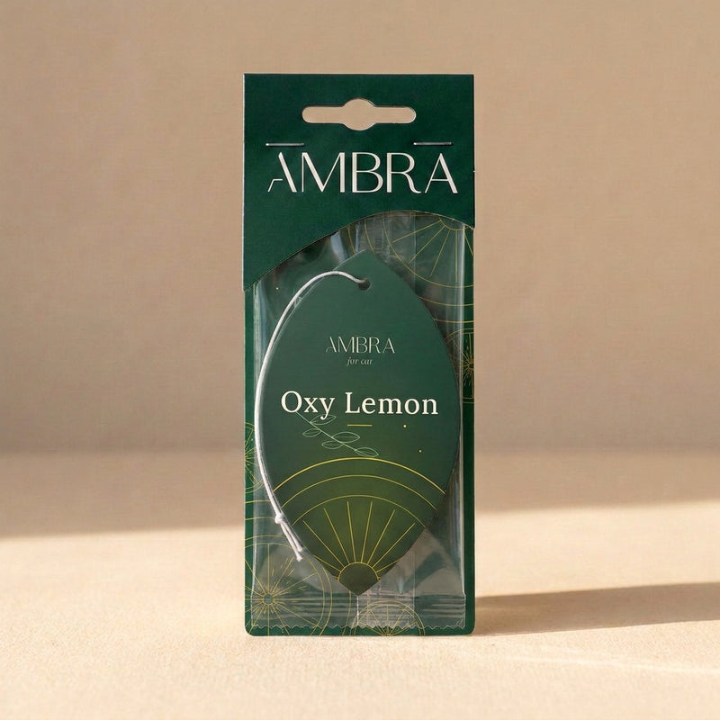 Zawieszka zapachowa Ambra Oxy Lemon w opakowaniu, kartonik z przezroczystą folią