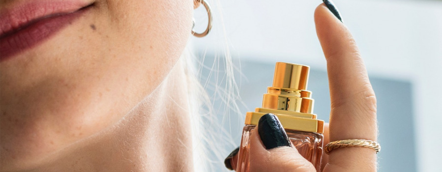 Zapach kobiety, czyli dlaczego niektóre zapachy uważa się za damskie, a niektóre za męskie