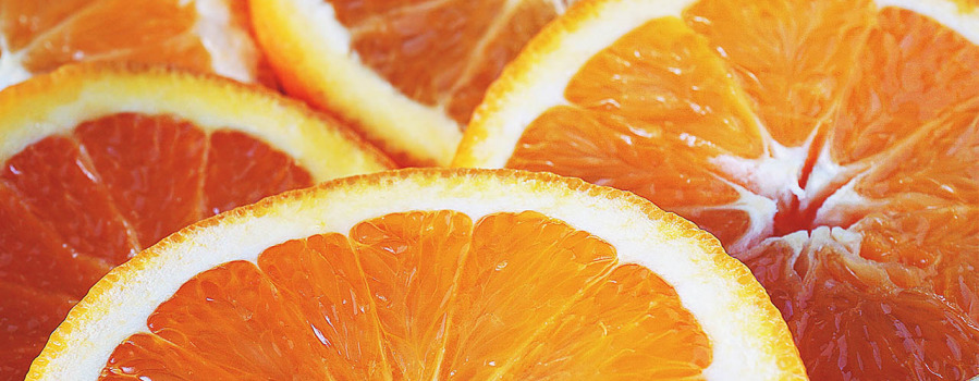 Gorzka pomarańcza w perfumach – orzeźwienie skórki, słodycz kwiatów, nuty drzewne z liści