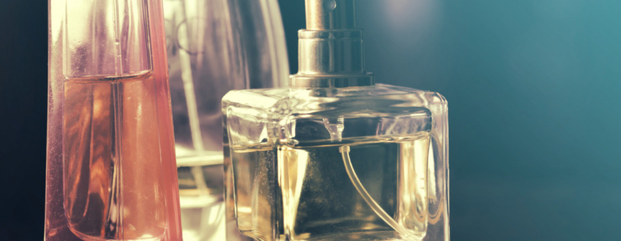 Jak przedłużyć trwałość perfum?
