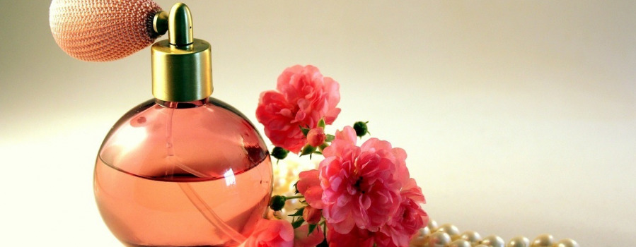Zestawy do tworzenia perfum – co to takiego i jak wybrać odpowiedni?